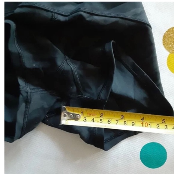 Small VGUC Lululemon shorts - Picture 5 of 5
